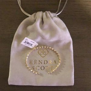 Kendra Scott Jewelry - Kendra Scott Cody pinch bracelet in gold Kendra Scott Jewelry - Kendra Scott Cody pinch bracelet in gold